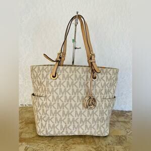 MICHAEL KORS vanilla large Voyager crossgrain leather tote shoulder bag